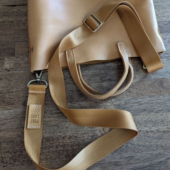 Portland Lather, medium crossbody tote - Picture 4 of 15